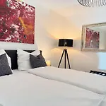 Exklusives 3 Zi Design In Fr-altstadt Lejlighed