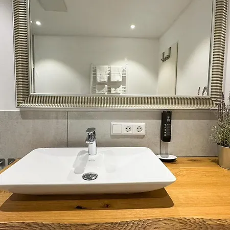 Exklusives 3 Zi Design In Fr-altstadt Lejlighed *