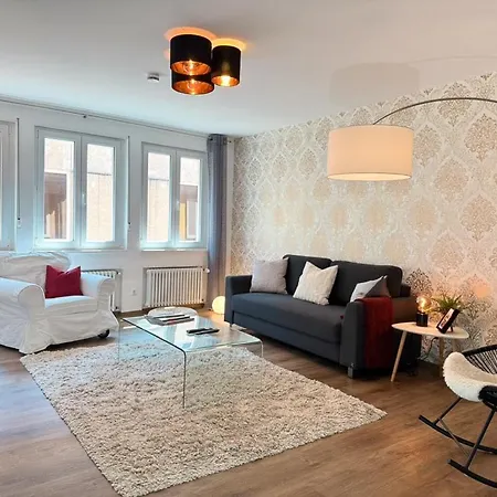 Exklusives 3-zimmer Altstadt-design-apartment Apartamento